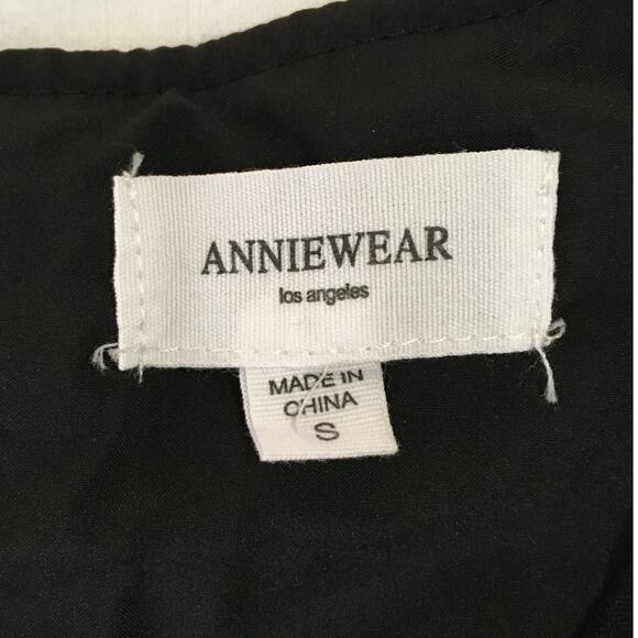ANNIEWEAR size small black with a cream Bric-a-brac detailed accent sleeveless - Picture 2 of 11